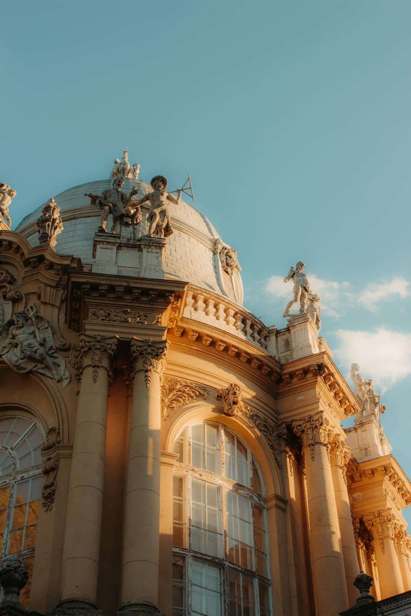 Comment mettre en place une architecture scalable pour une application de streaming vidéo?